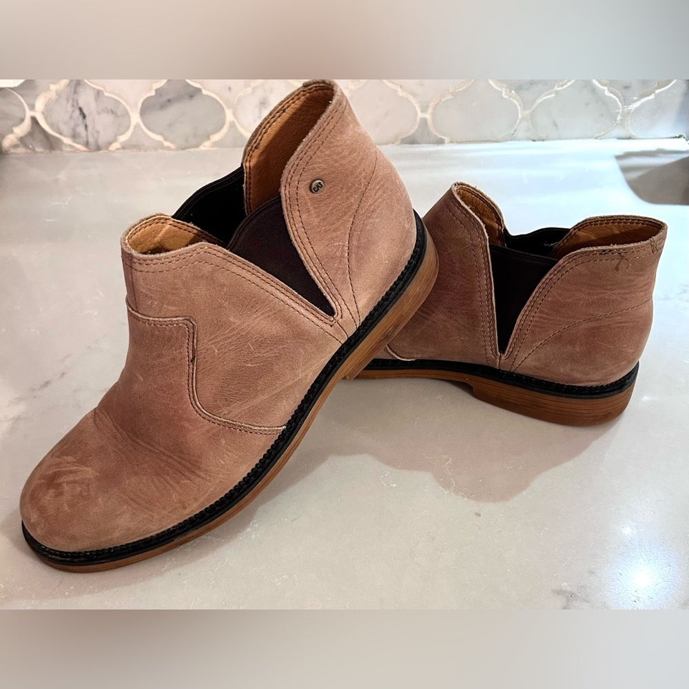 Men’s CAT leather Chelsea style ankle boot